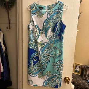 Beautiful and flattering dress!